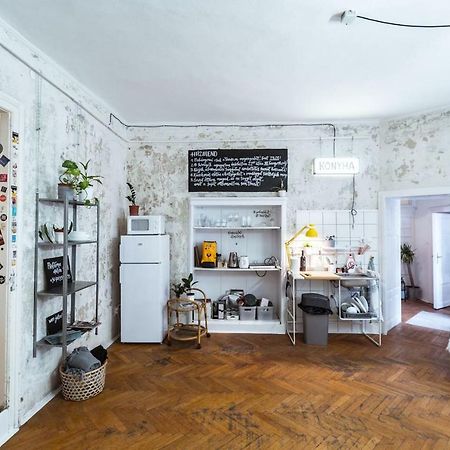 A Szoba Apartman Pécs Extérieur photo